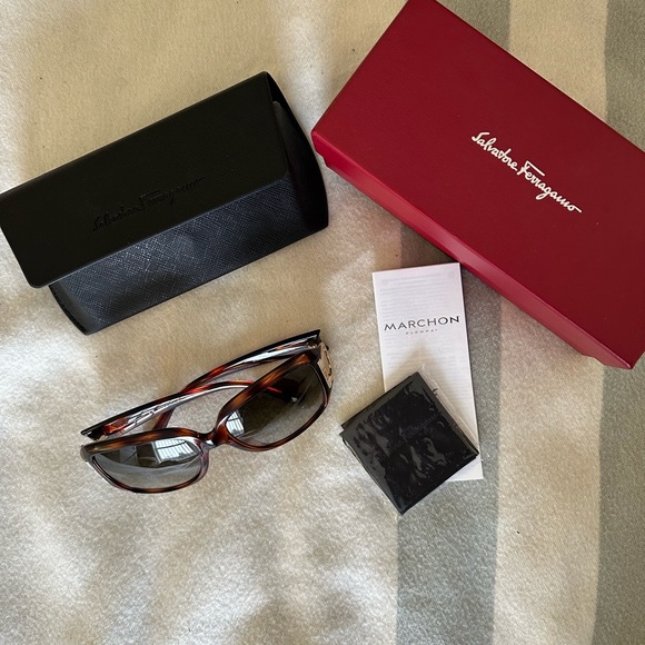 SALVATORE FERRAGAMO Sunglasses - Picture 9 of 10